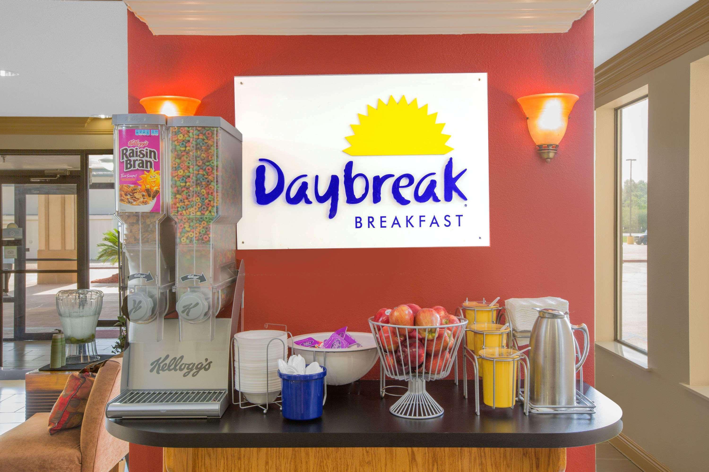 Days Inn By Wyndham Denham Springs-Baton Rouge East Dış mekan fotoğraf