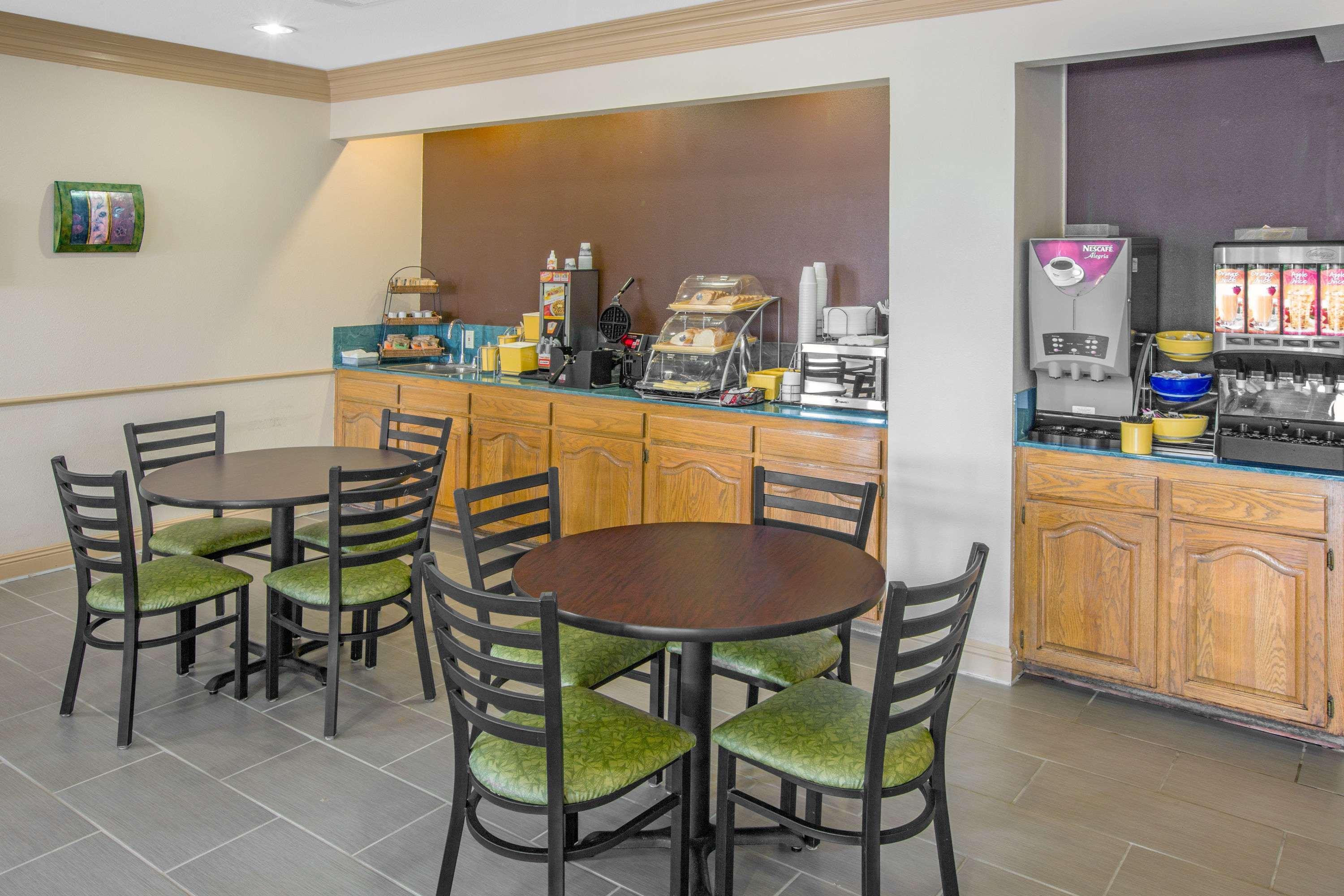 Days Inn By Wyndham Denham Springs-Baton Rouge East Dış mekan fotoğraf