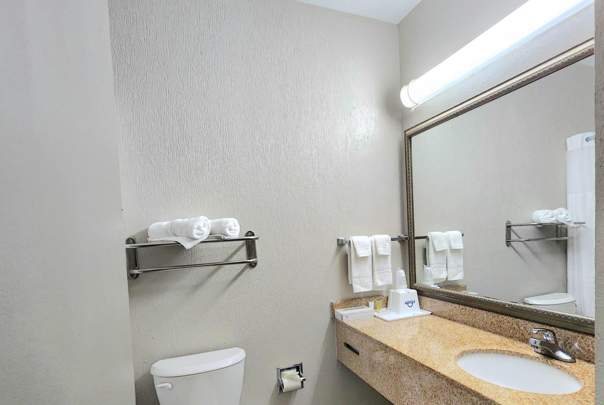 Days Inn By Wyndham Denham Springs-Baton Rouge East Dış mekan fotoğraf